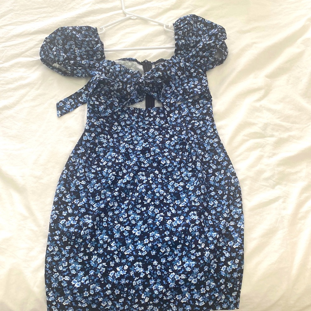 PRETTY LITTLE THING puff sleeve mini dress US 2 🍇
